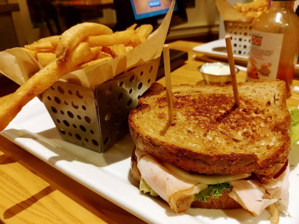 Chilis Grill & Bar | meal takeaway | 4565 W Lake Mary Blvd, Lake Mary, FL 32746, USA | 4073330800 OR +1 407-333-0800