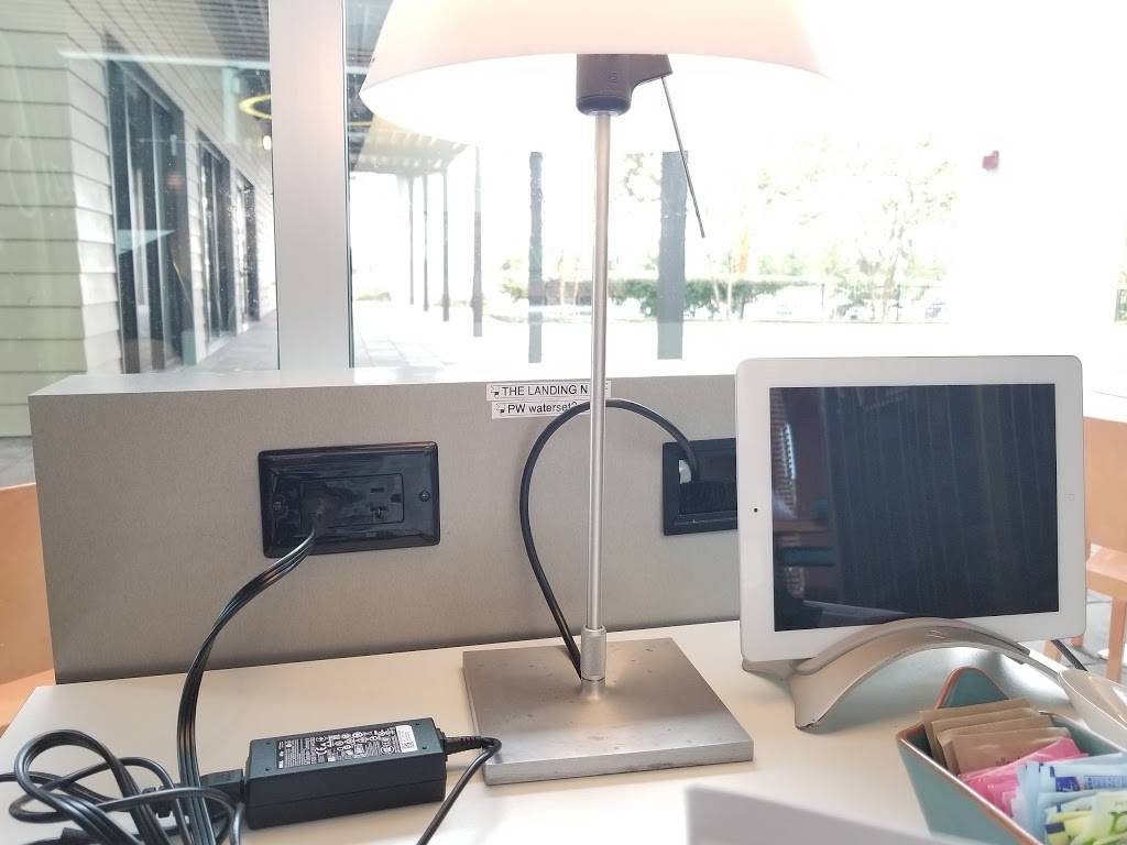 The Landing Club & Café | restaurant | 7012 Sail View Ln, Apollo Beach, FL 33572, USA | 8136772022 OR +1 813-677-2022