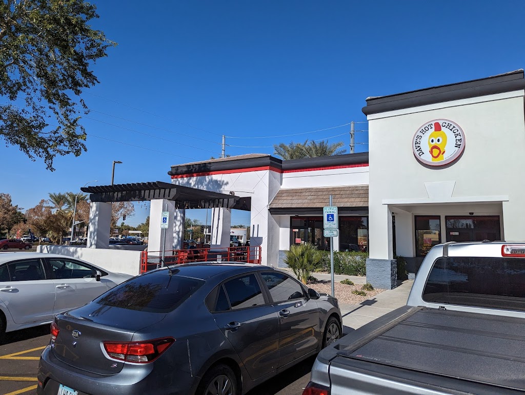 Daves Hot Chicken | restaurant | 1567 N Cooper Rd, Gilbert, AZ 85233, USA | 4809038220 OR +1 480-903-8220