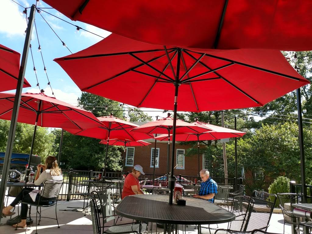 Cafe On the Corner | restaurant | 826 Scenic Hwy, Lookout Mountain, TN 37350, USA | 4238255005 OR +1 423-825-5005