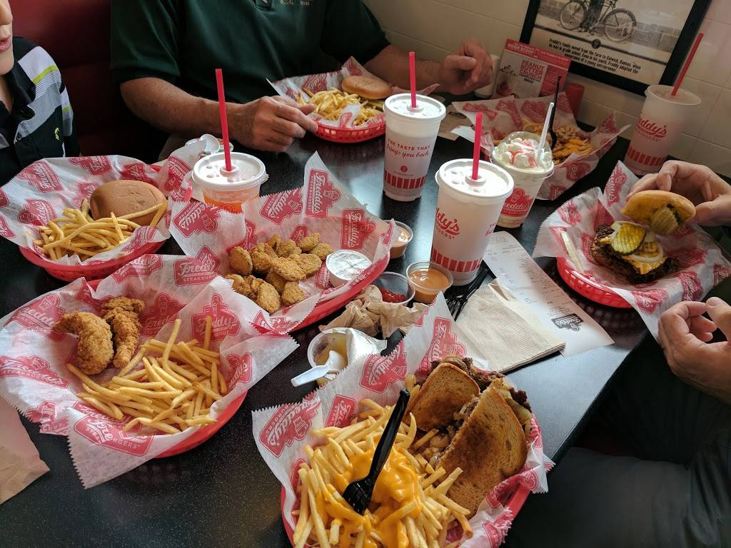 Freddys Frozen Custard & Steakburgers | restaurant | 306 N L Rogers Wells Blvd, Glasgow, KY 42141, USA | 2706293733 OR +1 270-629-3733