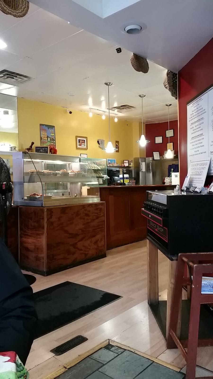 Borinquen Restaurant & Cafe | bakery | 112 Stoughton St, Dorchester, MA 02125, USA | 6172822500 OR +1 617-282-2500