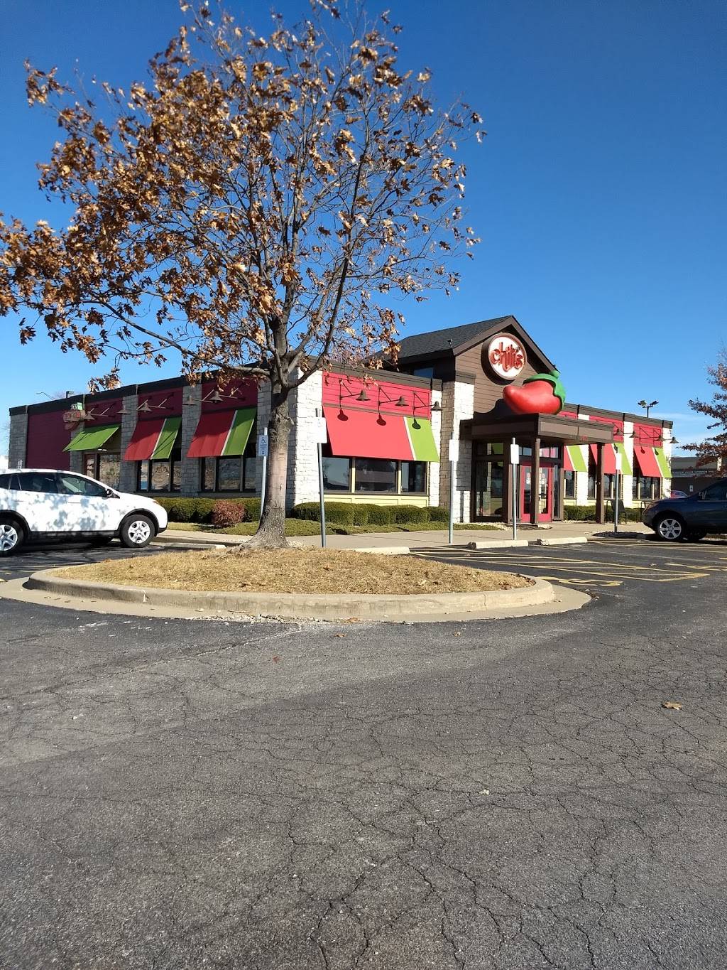 Chilis Grill & Bar | restaurant | 9600 NE Barry Rd, Kansas City, MO 64157, USA | 8164079427 OR +1 816-407-9427