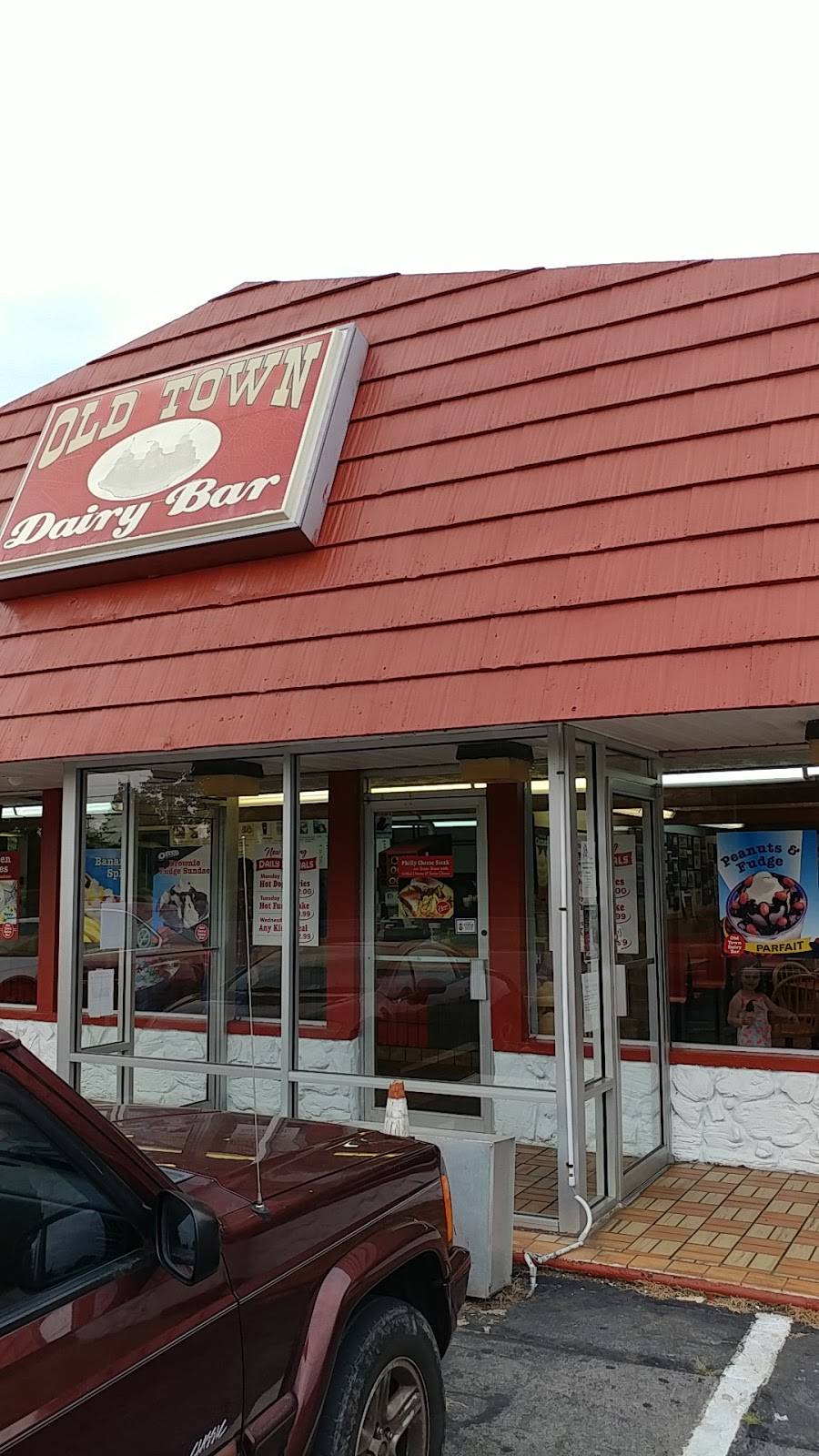 Old Town Dairy Bar | restaurant | 318 W Jackson Blvd, Jonesborough, TN 37659, USA | 4237536261 OR +1 423-753-6261