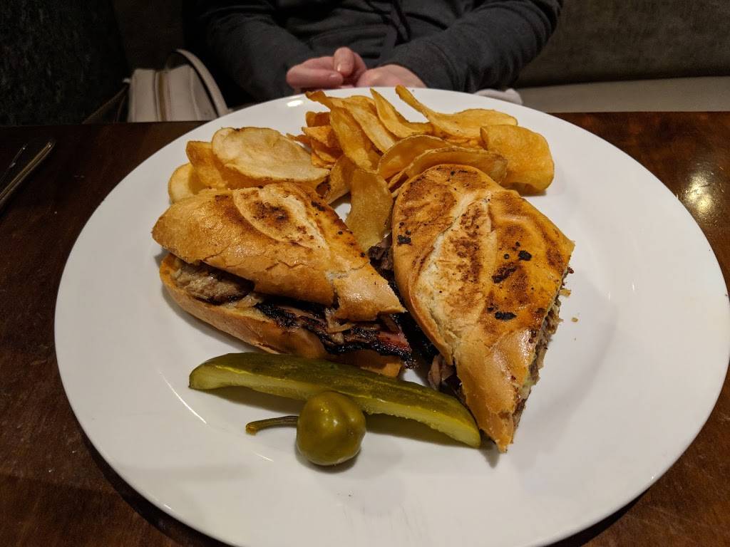 Chicago Fire Oven Restaurant | restaurant | 5440 N River Rd, Rosemont, IL 60018, USA | 8479283860 OR +1 847-928-3860