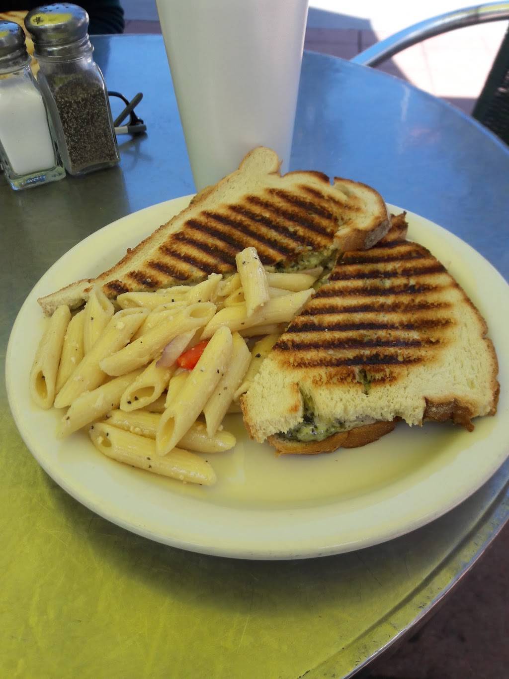 Twos Company | restaurant | 22 Plaza Square, Orange, CA 92866, USA | 7147717633 OR +1 714-771-7633