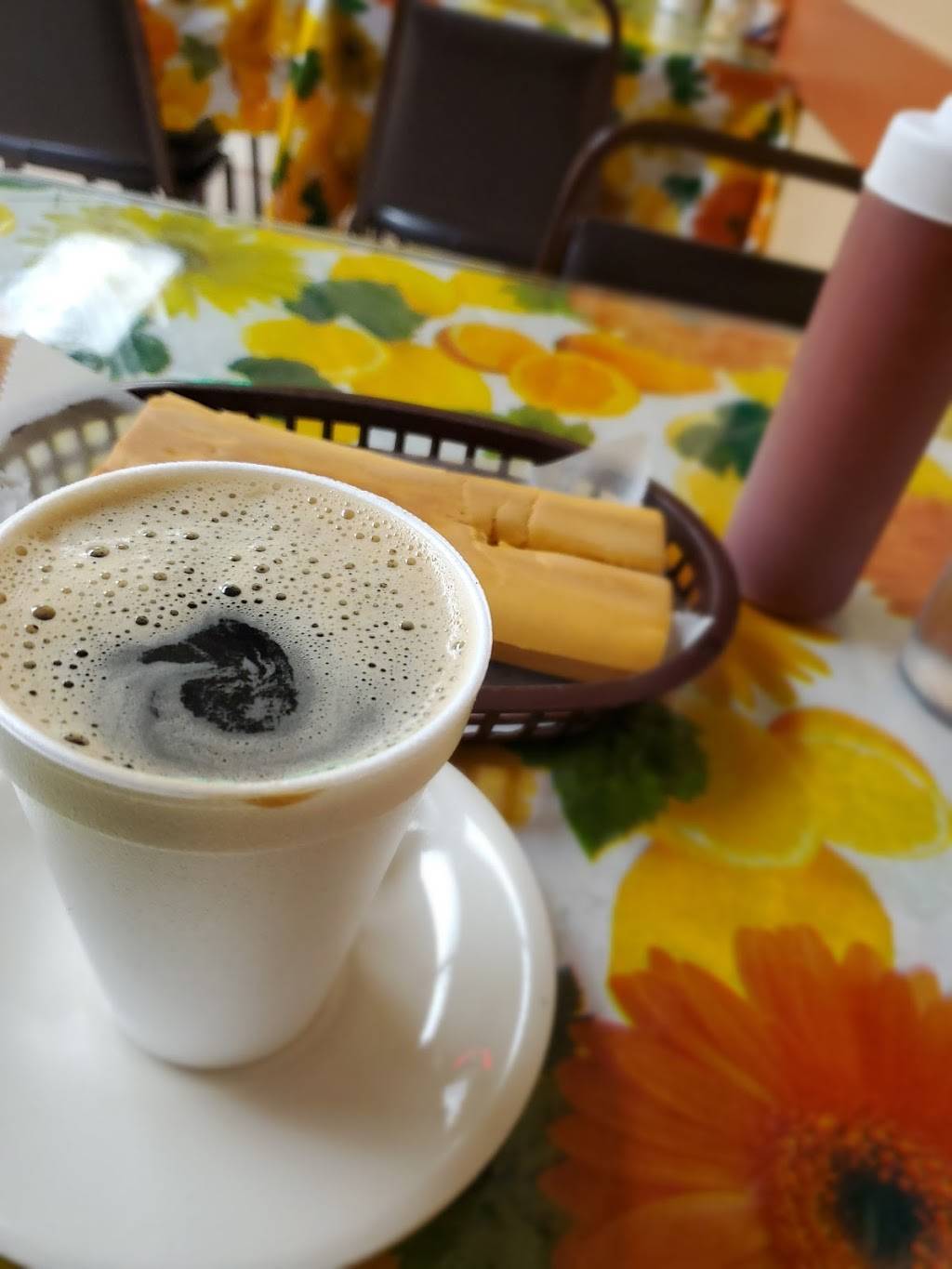 Munchies Cafe | restaurant | 16504 NW 49th Ave, Hialeah, FL 33014, USA | 3056217117 OR +1 305-621-7117