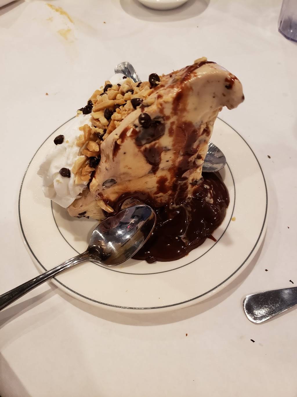 Roses Restaurant & Lounge | restaurant | 201 N Canton Center Rd, Canton, MI 48187, USA | 7349819904 OR +1 734-981-9904