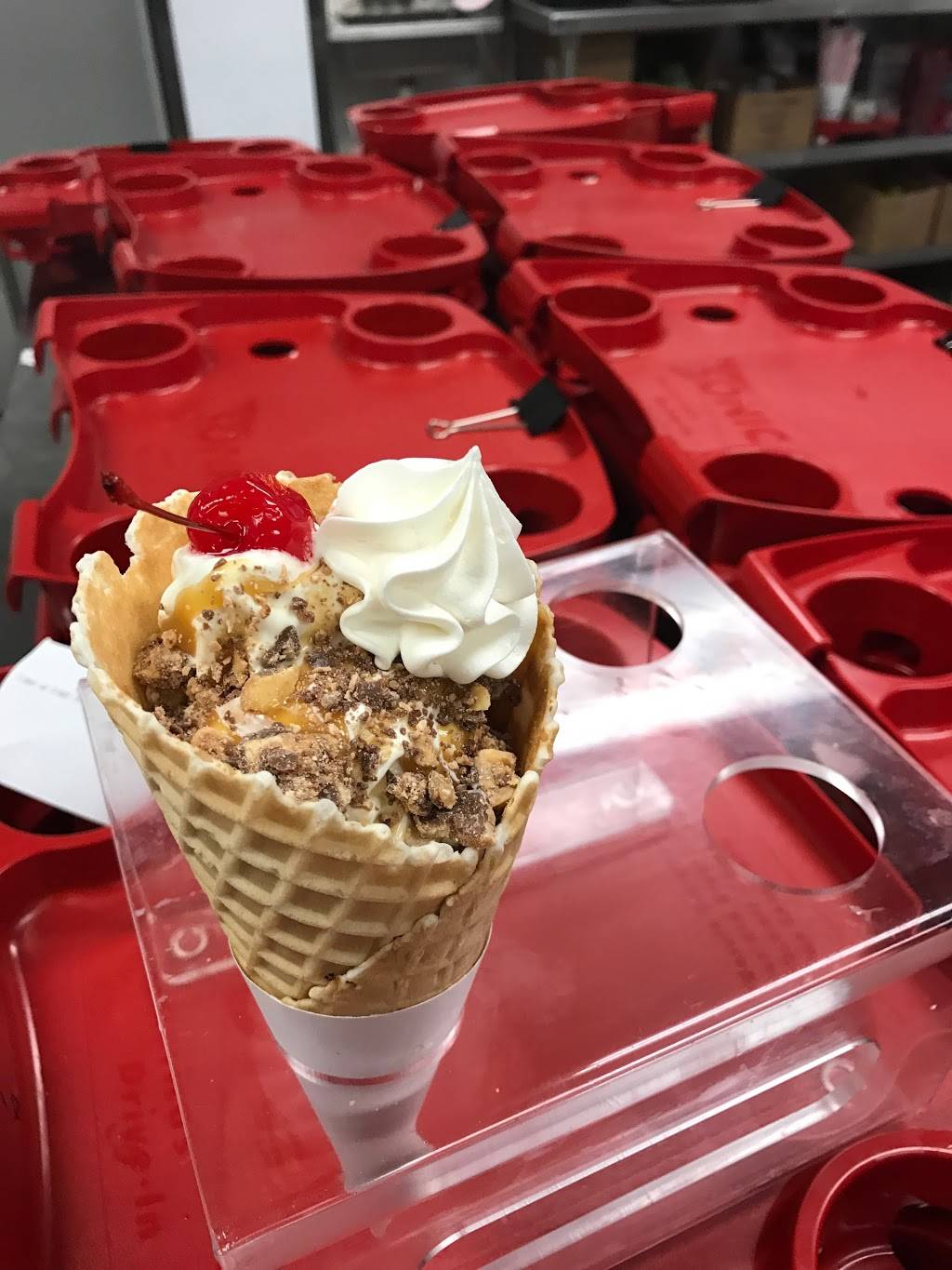 Sonic Drive-In | restaurant | 29622 W Seven Mile Rd, Livonia, MI 48152, USA | 5869576206 OR +1 586-957-6206