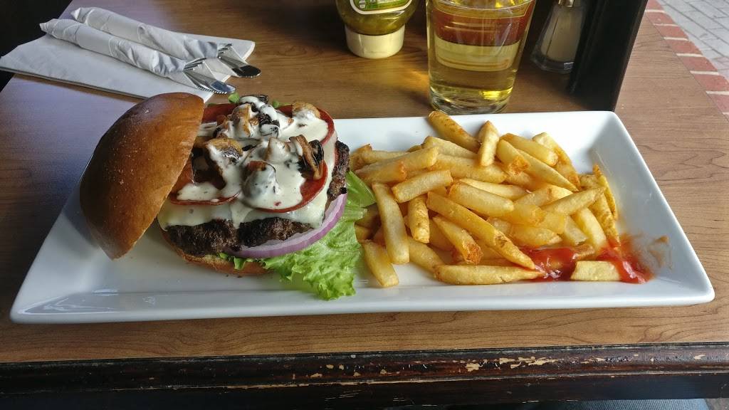 Whispers Pub & Eatery | restaurant | 249 Richmond Rd, Ottawa, ON K1Z 6X1, Canada | 6137229603 OR +1 613-722-9603