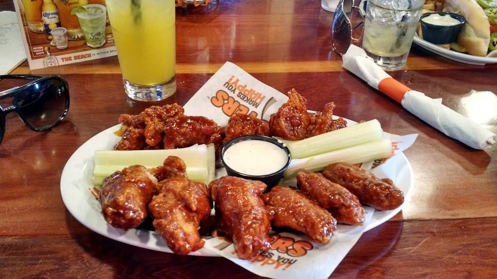 Hooters | restaurant | 11875 N Jantzen Dr, Portland, OR 97217, USA | 5037359464 OR +1 503-735-9464
