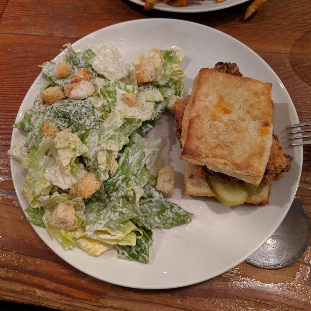 Red House | restaurant | 369 King St E, Kingston, ON K7K 2Y1, Canada | 6137672558 OR +1 613-767-2558