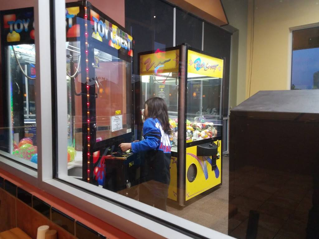 Golden Chick | meal takeaway | 26210 Canyon Golf Rd, San Antonio, TX 78260, USA | 2104819098 OR +1 210-481-9098