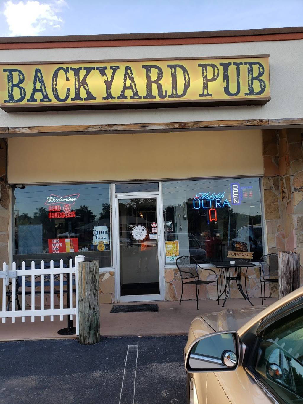 Backyard Pub | restaurant | 771 NE 5th St, Crystal River, FL 34429, USA | 3522288708 OR +1 352-228-8708