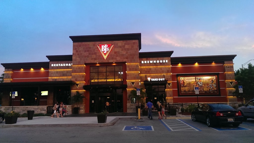 BJs Restaurant & Brewhouse | restaurant | 1401 NW 107th Ave, Doral, FL 33172, USA | 3054639750 OR +1 305-463-9750