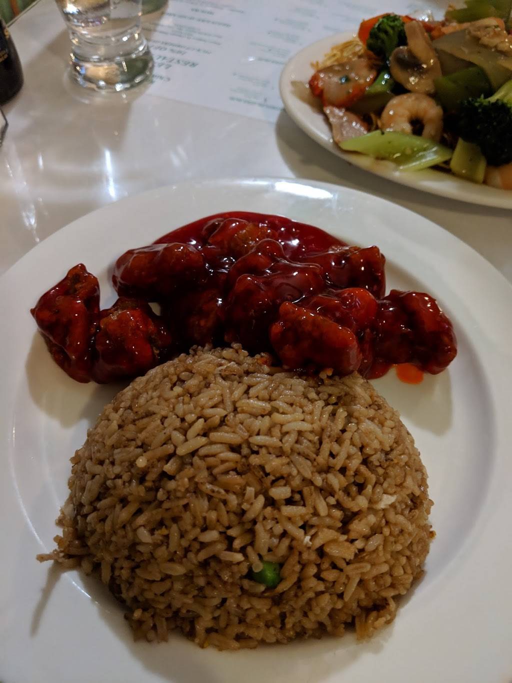 Lees Restaurant & Tavern | restaurant | 3521 Portage Rd, Niagara Falls, ON L2J 2K5, Canada | 9053574600 OR +1 905-357-4600