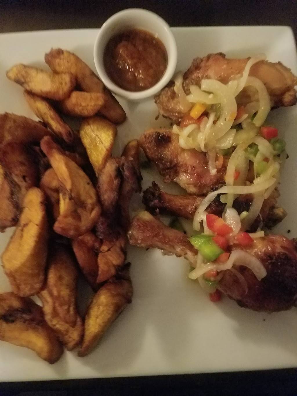 Le Plato | restaurant | 785 Danforth Ave B, Toronto, ON M4J 1L2, Canada | 4164658893 OR +1 416-465-8893