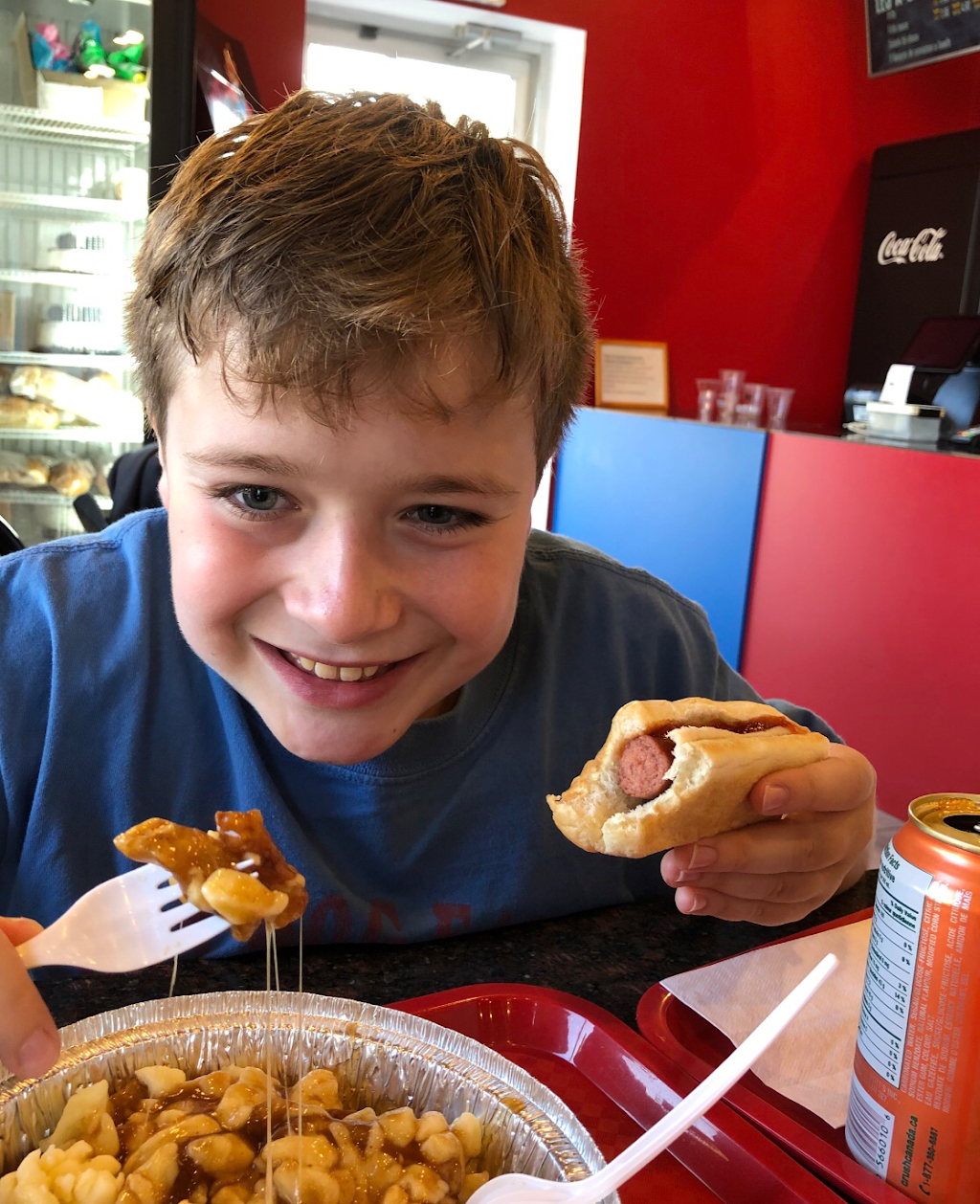 Poutine O Bec | restaurant | 11595 Rue Notre-Dame Est, Pointe-aux-Trembles, QC H1B 2X3, Canada | 5144001379 OR +1 514-400-1379