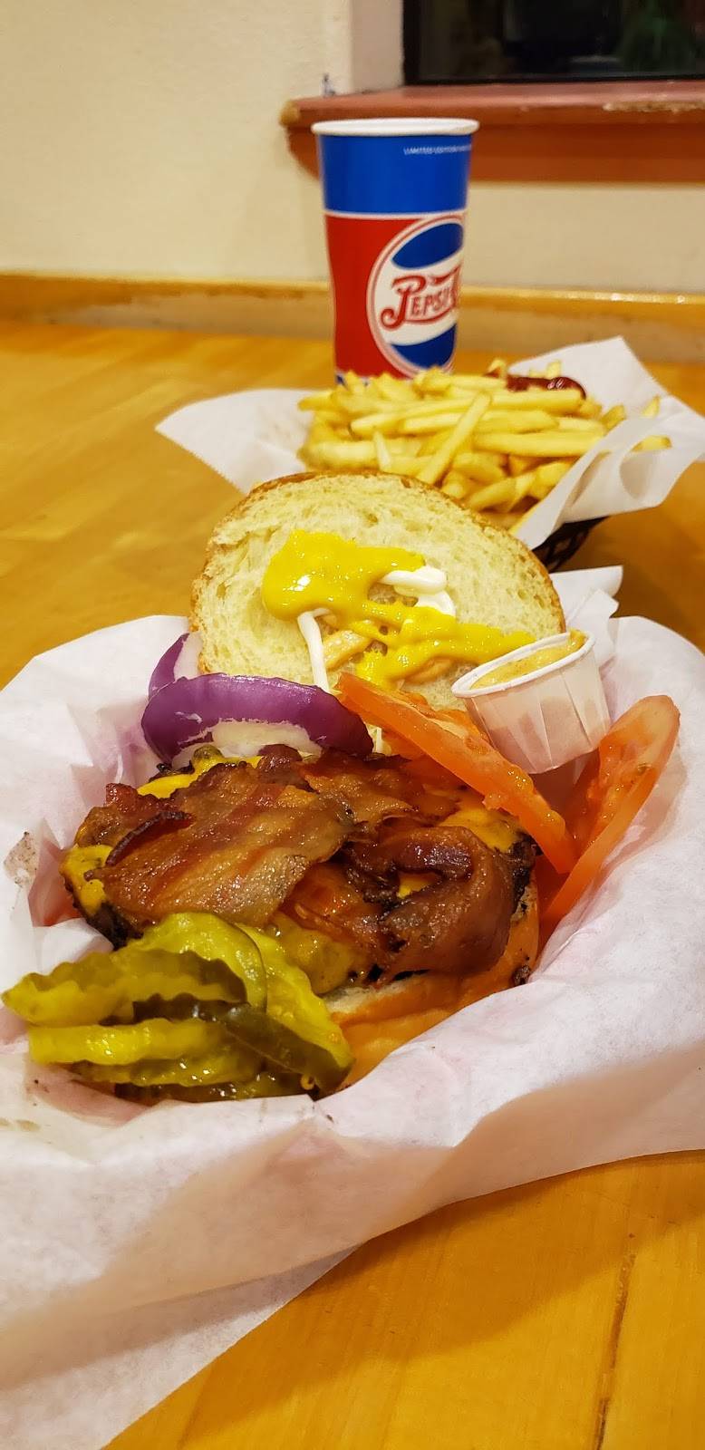 Big Chico Burger | restaurant | 1550 East Ave, Chico, CA 95926, USA | 5308916100 OR +1 530-891-6100