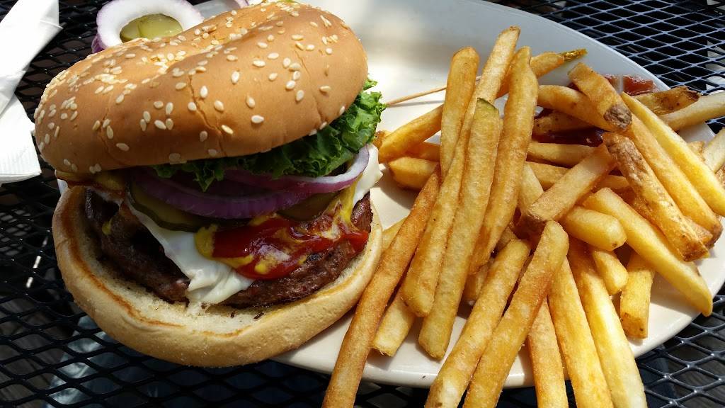 Villa Marine Bar & Grill | restaurant | 228 Main St, Frankfort, MI 49635, USA | 2313525450 OR +1 231-352-5450