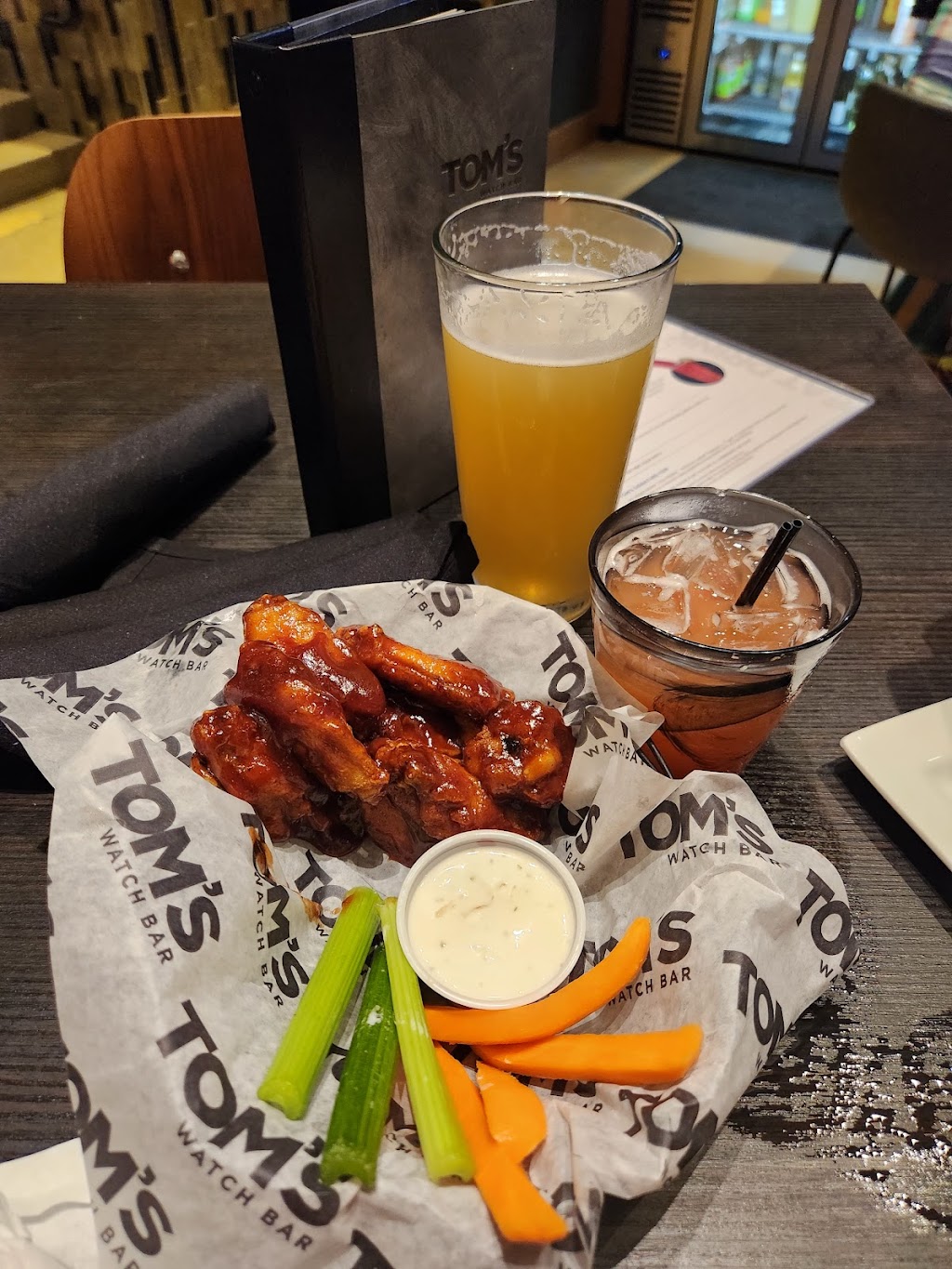 Toms Watch Bar | restaurant | 200 American Way, Oxon Hill, MD 20745, USA | 3019603936 OR +1 301-960-3936