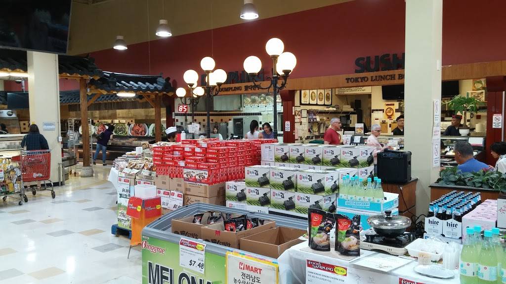 Civic Center Plaza | shopping mall | 7801 N Waukegan Rd, Niles, IL 60714, USA | 6306452800 OR +1 630-645-2800