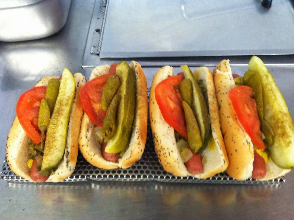 Madveks Dog House | restaurant | 6923 Calumet Ave, Hammond, IN 46324, USA | 2199321060 OR +1 219-932-1060