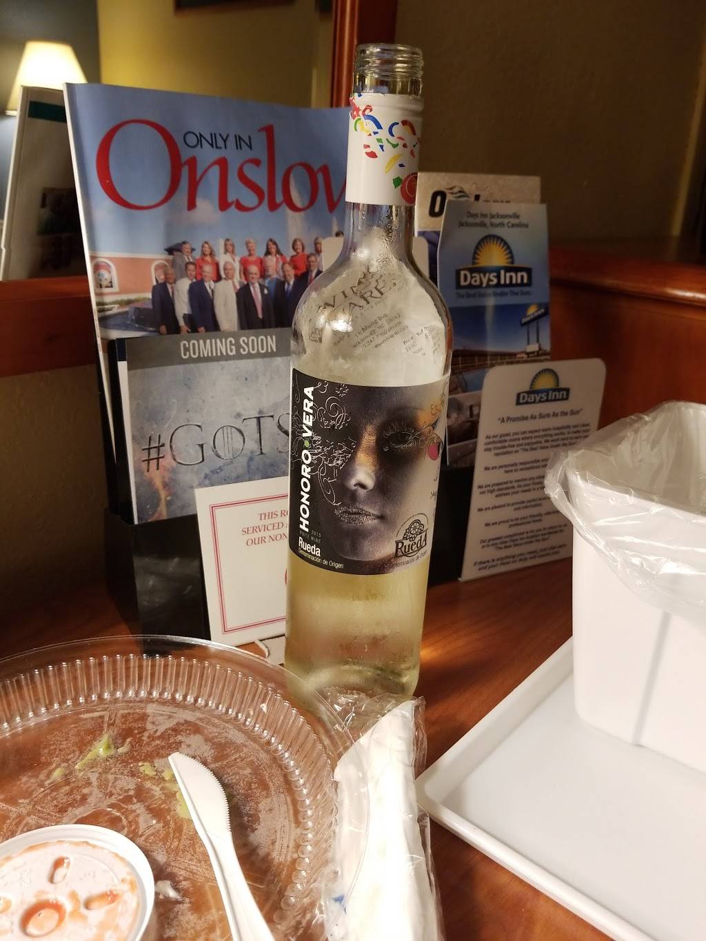 Pizza Hut | meal takeaway | 401 Marine Blvd, Jacksonville, NC 28540, USA | 9104555500 OR +1 910-455-5500