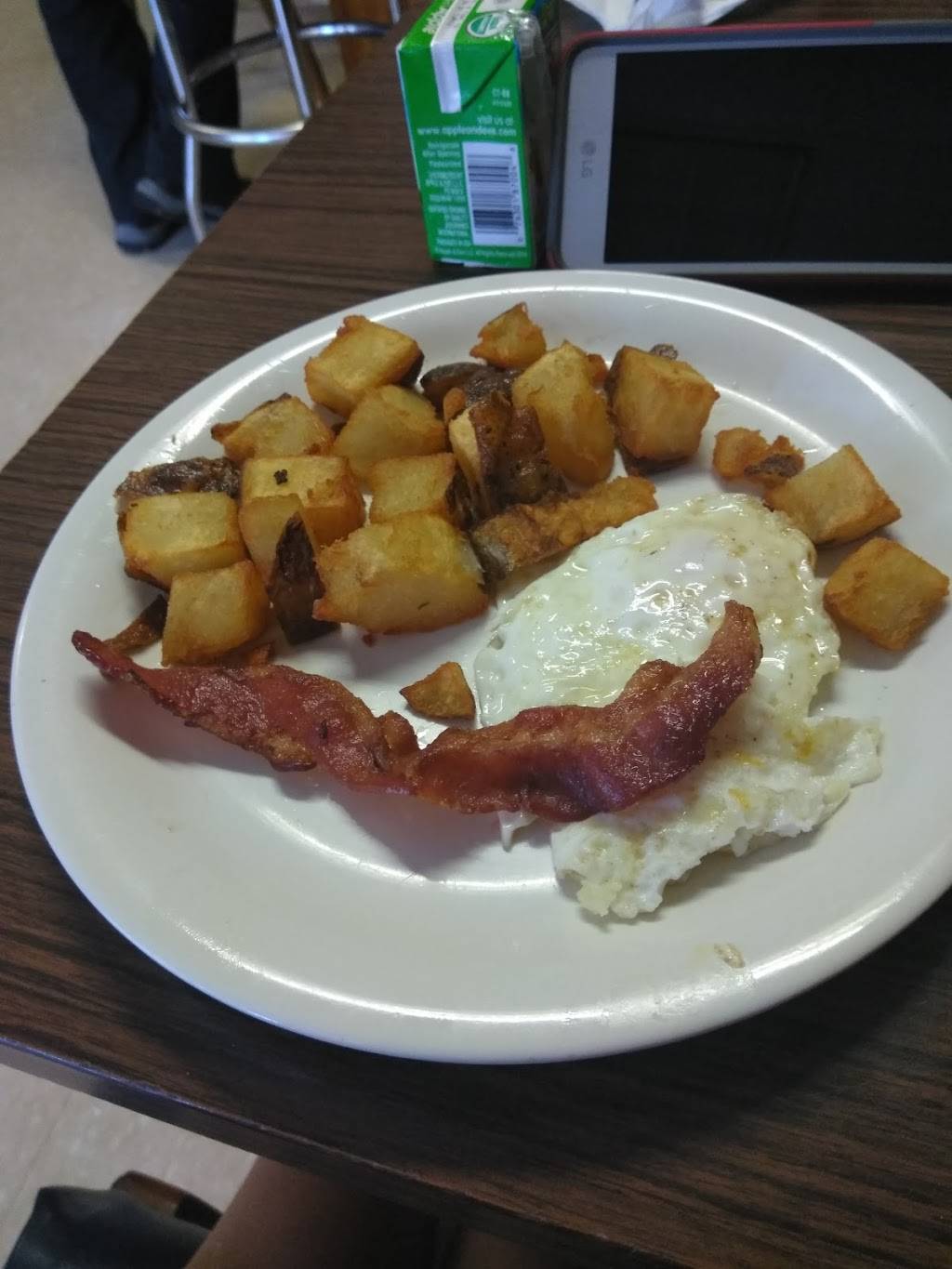 H & M Restaurant | restaurant | 2016 S French Ave, Sanford, FL 32771, USA | 4073220520 OR +1 407-322-0520