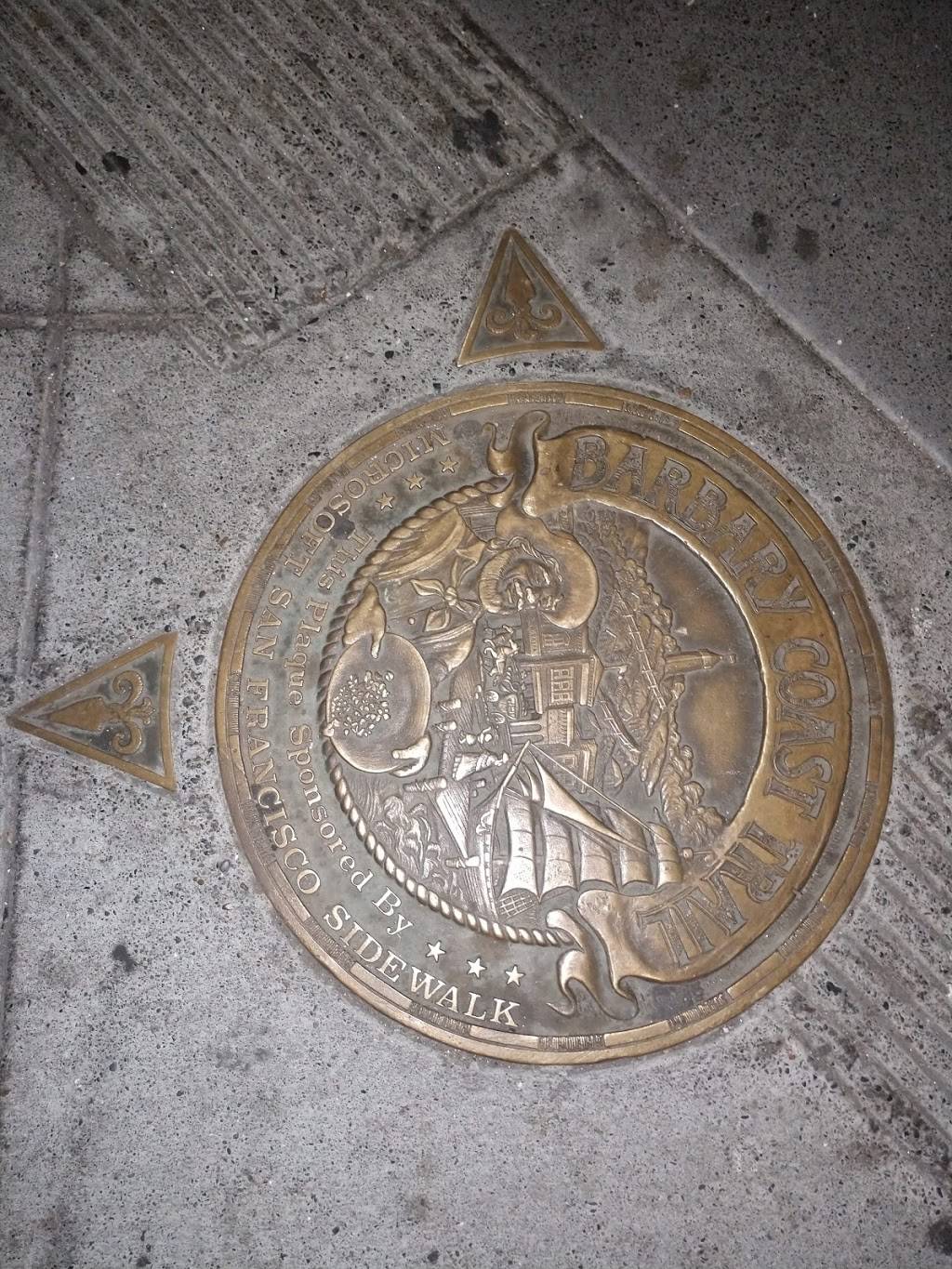 North Beach Pizza | restaurant | 1462 Grant Ave, San Francisco, CA 94133, USA | 4154332444 OR +1 415-433-2444