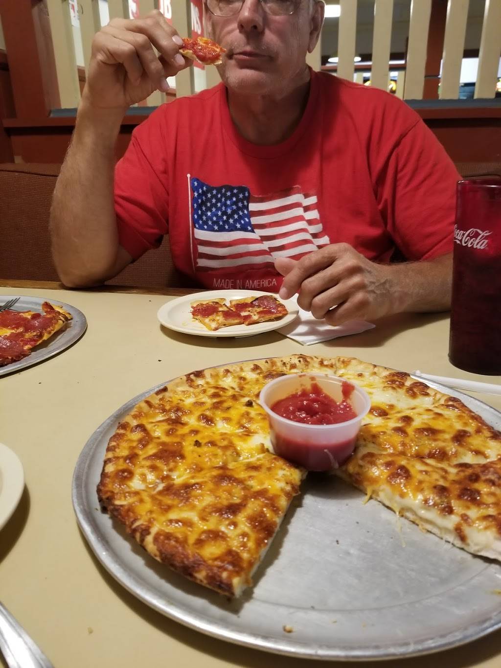 Genos Pizza | restaurant | 561 E White St, Preston, IA 52069, USA | 5636895541 OR +1 563-689-5541