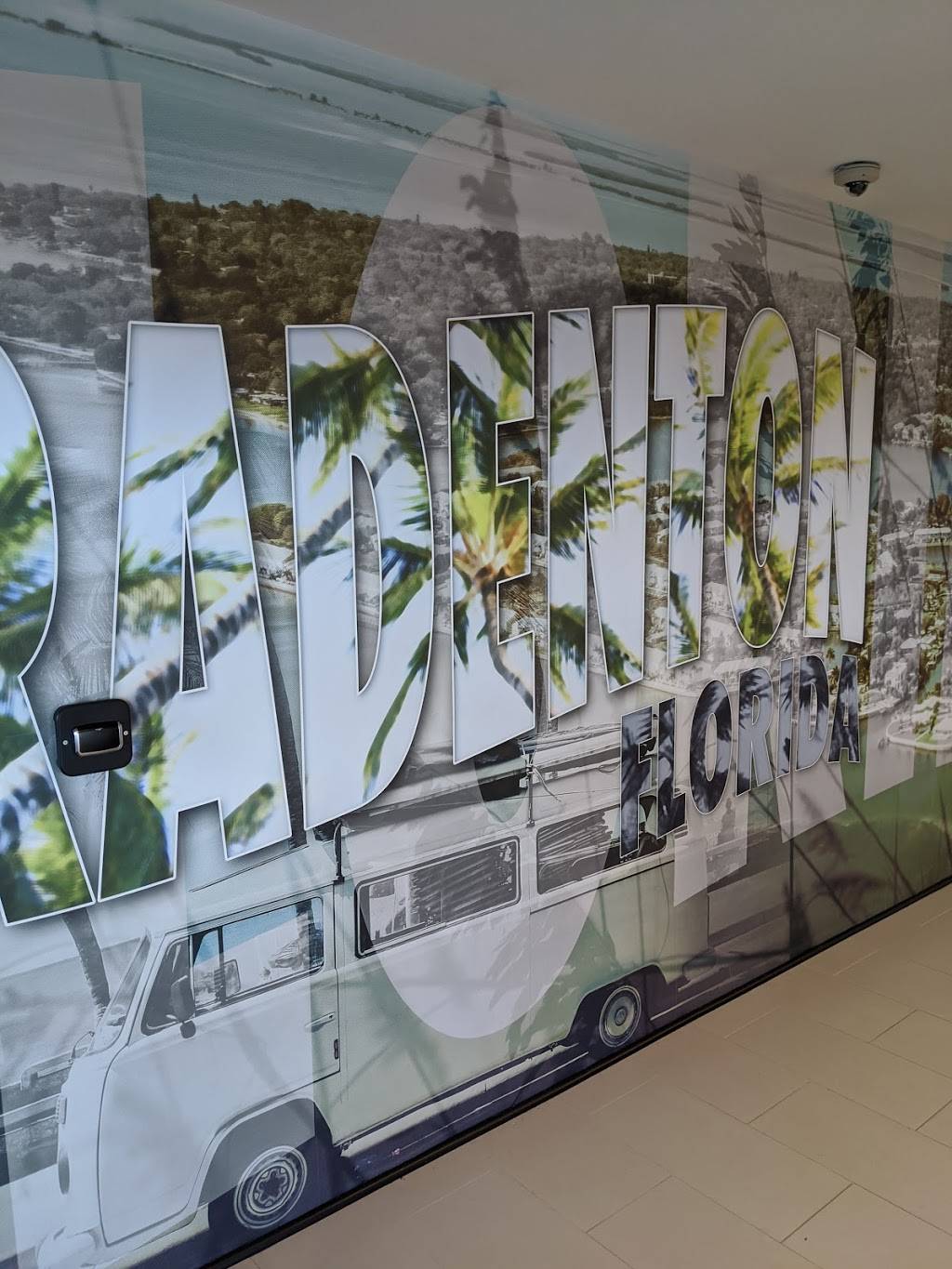 Oak & Stone Downtown Bradenton | restaurant | 102 Old Main St, Bradenton, FL 34205, USA | 9413574306 OR +1 941-357-4306