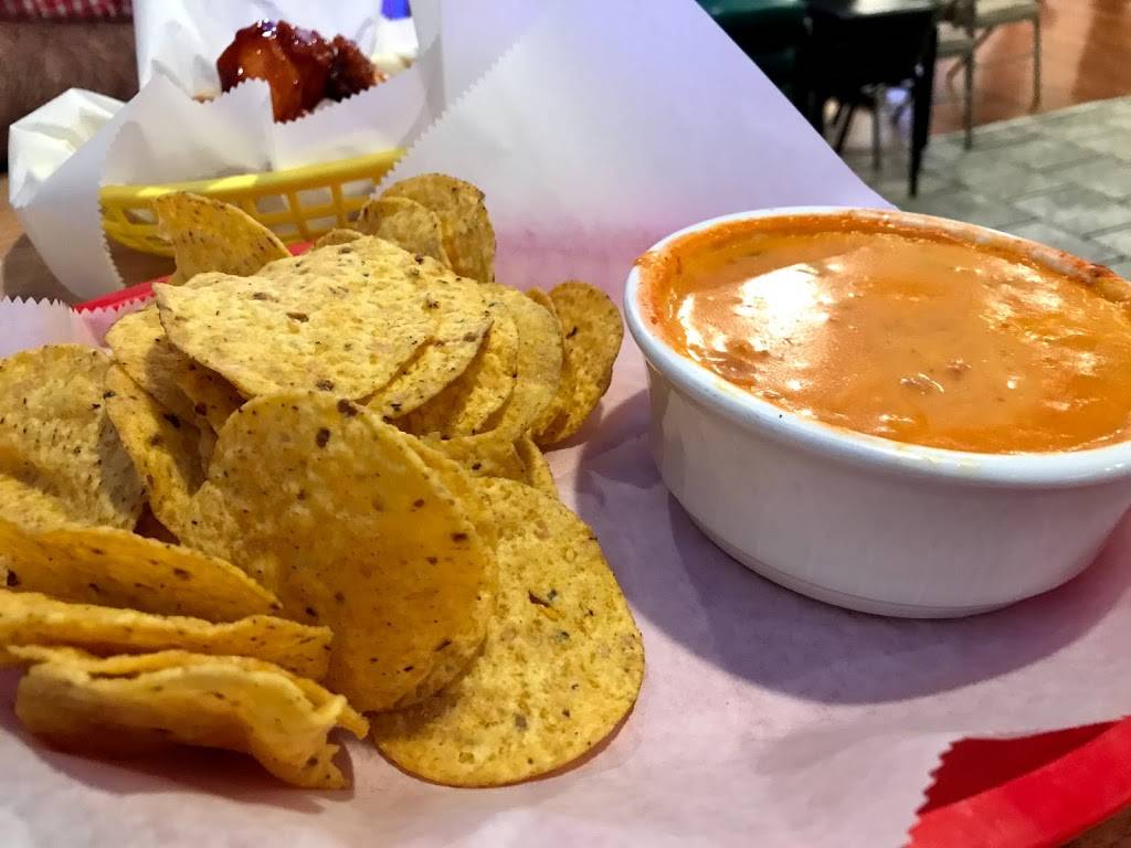 Guss Bar & BBQ, LLC | restaurant | 930 Middleway Pike, Inwood, WV 25428, USA | 3048850080 OR +1 304-885-0080