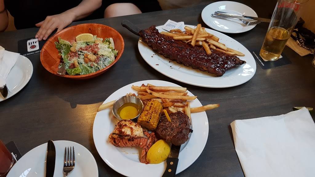 Chucks Roadhouse Bar & Grill | restaurant | 666 Wonderland Rd N, London, ON N6H 4K9, Canada | 5196015707 OR +1 519-601-5707