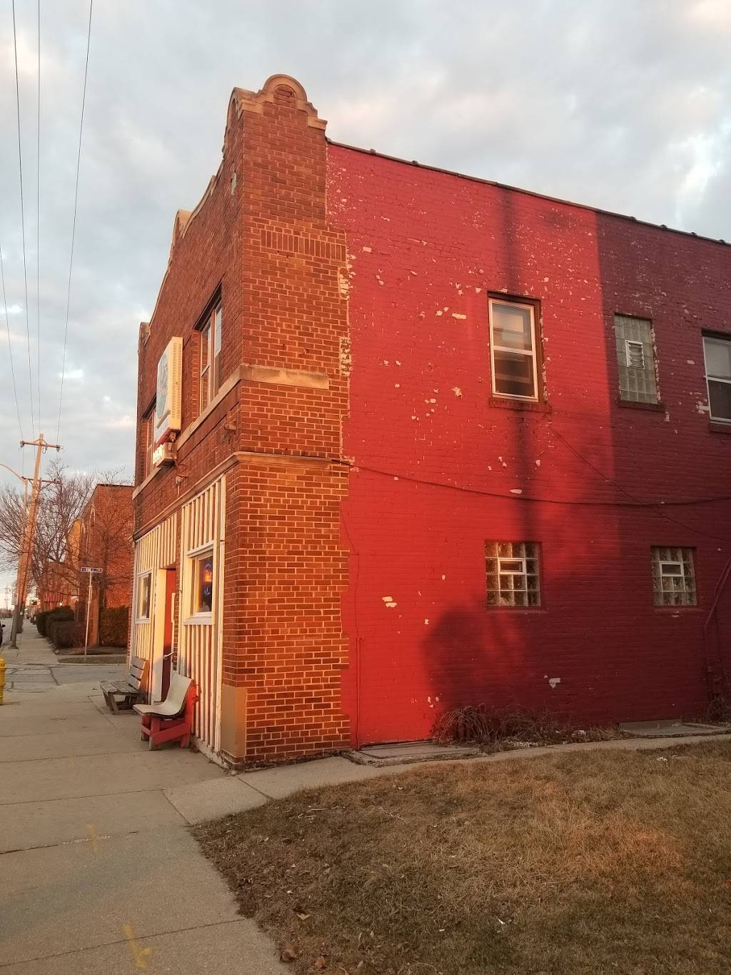 Dans 1st Call | restaurant | 5430 W Burnham St, Milwaukee, WI 53219, USA | 4143215725 OR +1 414-321-5725