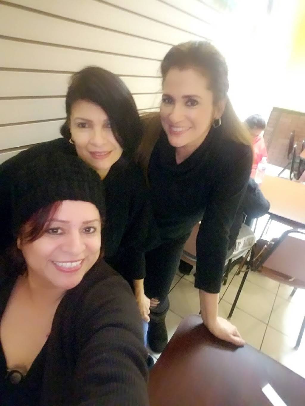 Leslies Taqueria | restaurant | 1251 Kansas Ave, Kansas City, KS 66105, USA | 9132814125 OR +1 913-281-4125