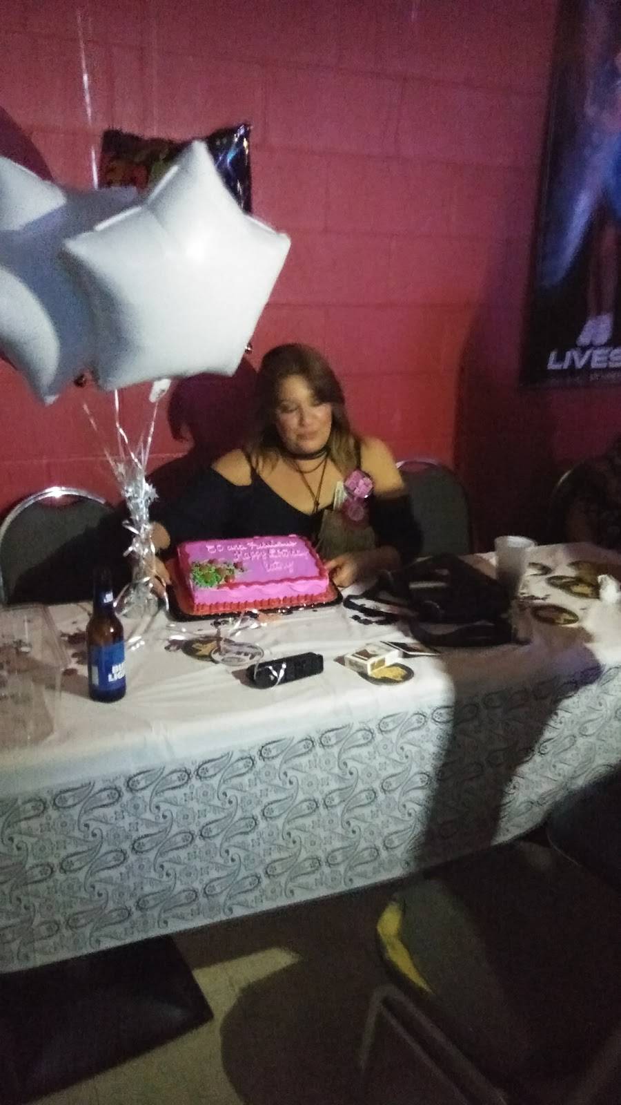 Tee Time Sports Bar | restaurant | 1805 Roosevelt Ave, San Antonio, TX 78210, USA | 2105342581 OR +1 210-534-2581