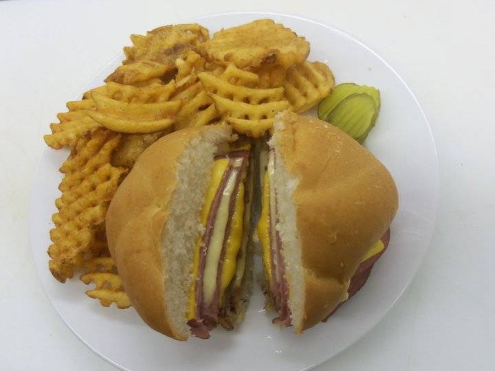 Five-O-One Sports Bar & Grill | restaurant | 501 S Washington Ave, Marshfield, WI 54449, USA | 7158981189 OR +1 715-898-1189