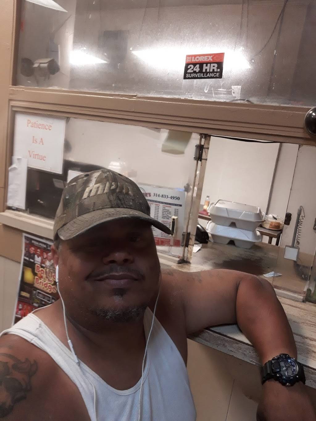 Mothers Fish | restaurant | 2738 N Grand Blvd, St. Louis, MO 63106, USA | 3148334950 OR +1 314-833-4950