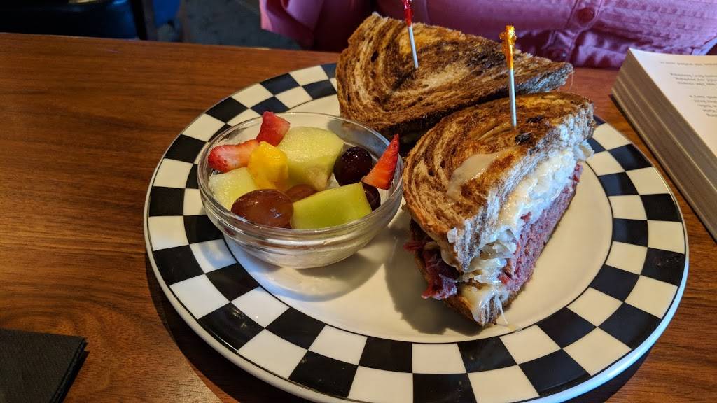 Cap City Fine Diner and Bar | restaurant | 6644 Riverside Dr, Dublin, OH 43017, USA | 6148897865 OR +1 614-889-7865