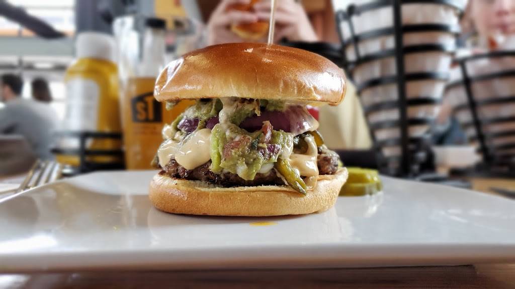 Short or Tall Eatery & Drink Hall | restaurant | 21050 135th Ave N, Rogers, MN 55374, USA | 7632083710 OR +1 763-208-3710