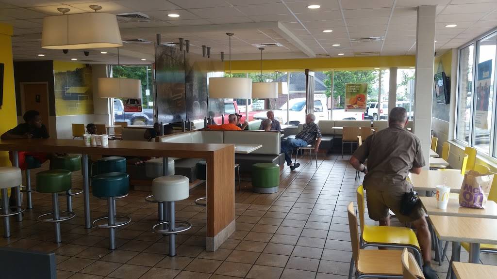 McDonalds | cafe | 596 US-701, Loris, SC 29569, USA | 8437561772 OR +1 843-756-1772