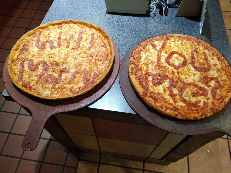 Pizza Hut | restaurant | 415 W Elk Ave, Elizabethton, TN 37643, USA | 4235435811 OR +1 423-543-5811