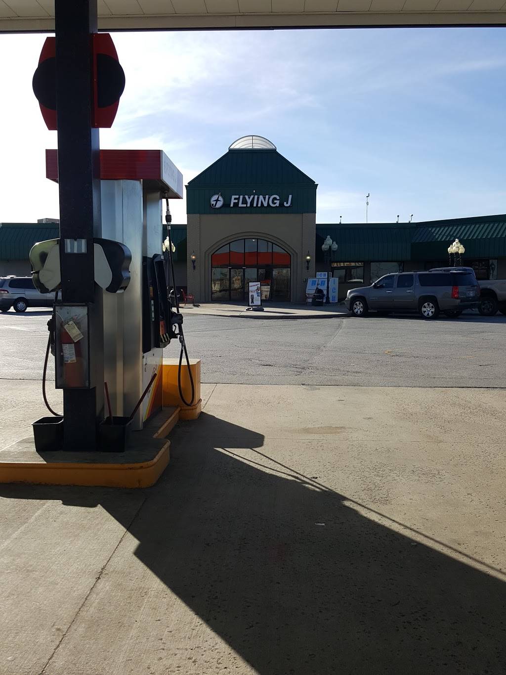 Flying J Travel Center | restaurant | 3231 E 181st Ave, Hebron, IN 46341, USA | 2196966446 OR +1 219-696-6446