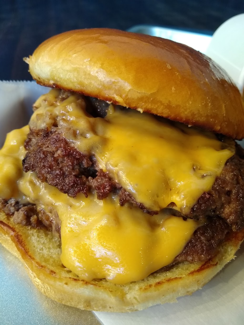 Capital Burgers & Dogs | restaurant | 814 N Robinson St, Richmond, VA 23220, USA | 8043545352 OR +1 804-354-5352