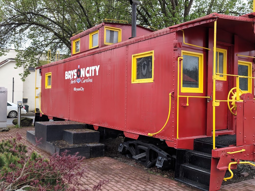 La Dolce Vita Bakery | bakery | 191 Everett St, Bryson City, NC 28713, USA | 8284885888 OR +1 828-488-5888