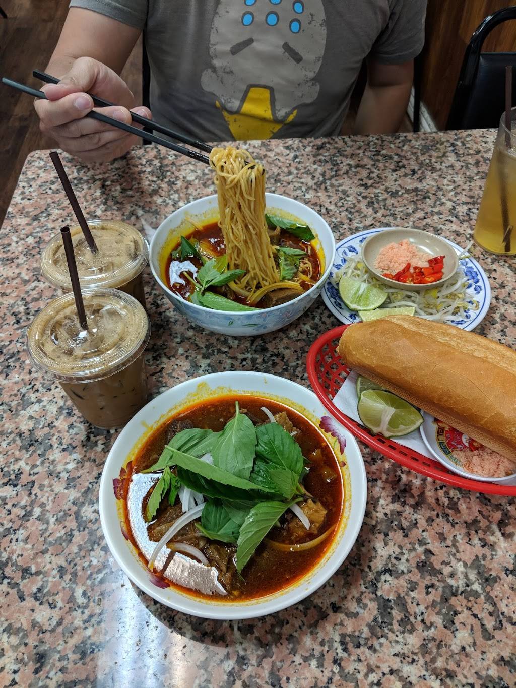 Huong Que Deli and Cafe | restaurant | 7127 Martin Luther King Jr Way S, Seattle, WA 98118, USA | 2067224318 OR +1 206-722-4318