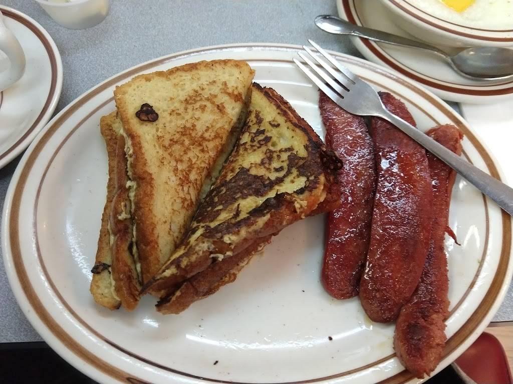 Chriss Texas Wiener Family Restaurant | meal takeaway | 51 S Orange Ave, South Orange, NJ 07079, USA | 9737636300 OR +1 973-763-6300