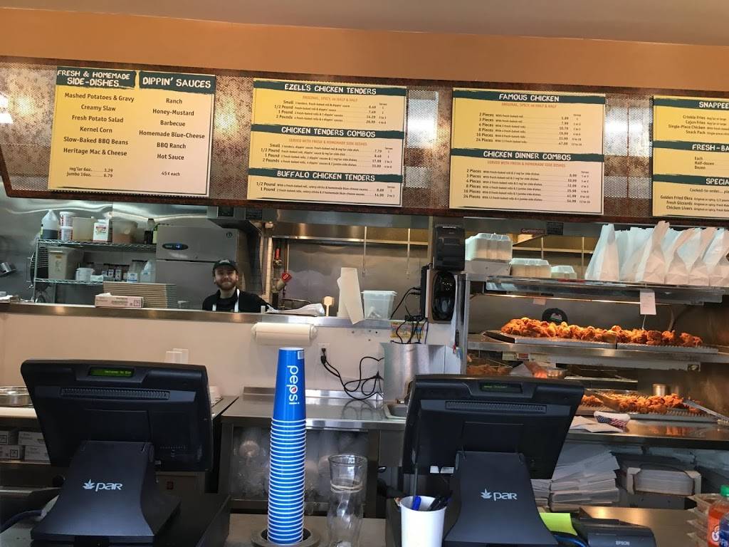 Ezells Famous Chicken | restaurant | 2300 N 45th St #6906, Seattle, WA 98103, USA | 2064535250 OR +1 206-453-5250