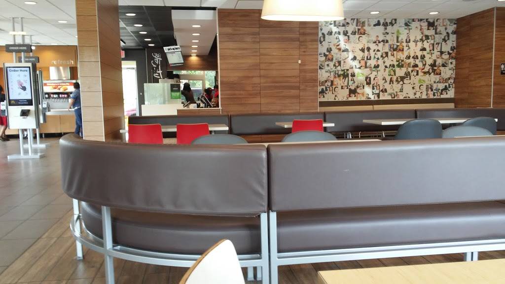 McDonalds | cafe | 5500 St Barnabas Rd, Oxon Hill, MD 20745, USA | 2407662991 OR +1 240-766-2991